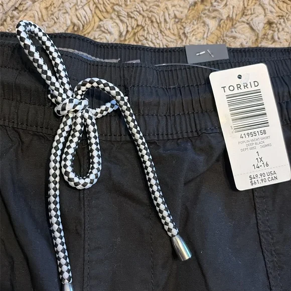 BNWT Torrid Black poplin yacht shorts - Picture 2 of 4